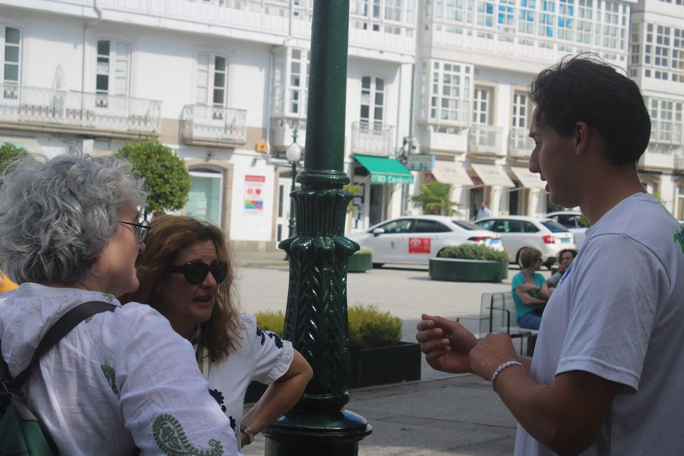 A reader and a human book talking during a Human Library